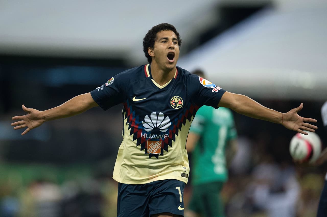 Nico Castillo pasa de héroe a villano y América vence a Pumas 2-1