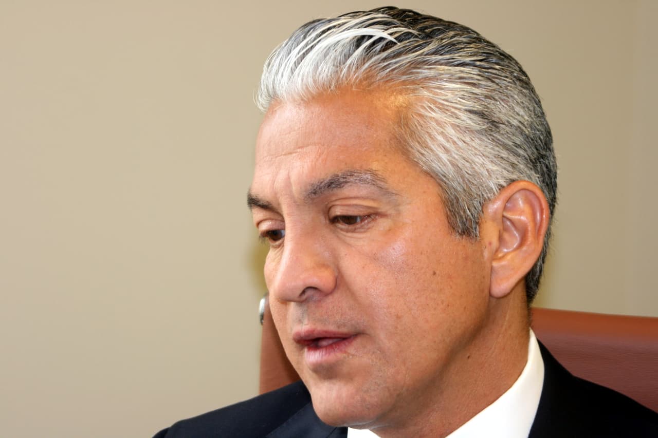 Acusan al director de la Cámara de Comercio Hispana de acoso sexual y enriquecimiento indebido