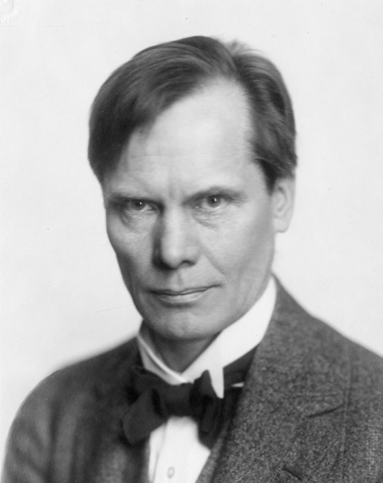 <b>1913: William Sulzer</b> (demócrata) fue el gobernador 39 del estado de Nueva York. Sulzer fue el primer, y hasta la fecha único, gobernador de Nueva York en ser destituido y el único gobernador en ser condenado por juicio político. Dimitió después de que se abriera un proceso de destitución contra él por las acusaciones de que había cometido fraude en la financiación de la campaña.