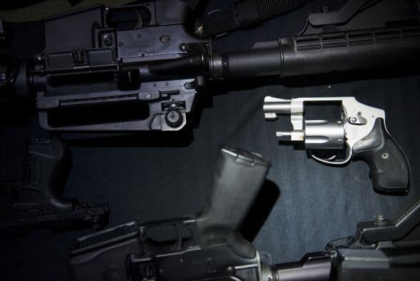 Aunque Van Stone ya ha publicado en innumerables sitios de Internet una serie de ensayos con los que explica que el mundo amanecerá este 22 de diciembre, considera que las charlas son importantes porque hay personas que, después de estas fechas, pueden mantener el interés por el antiguo mundo maya. Entre los artículos de supervivencia que se adquieren están una serie de diversas armas de fuego.