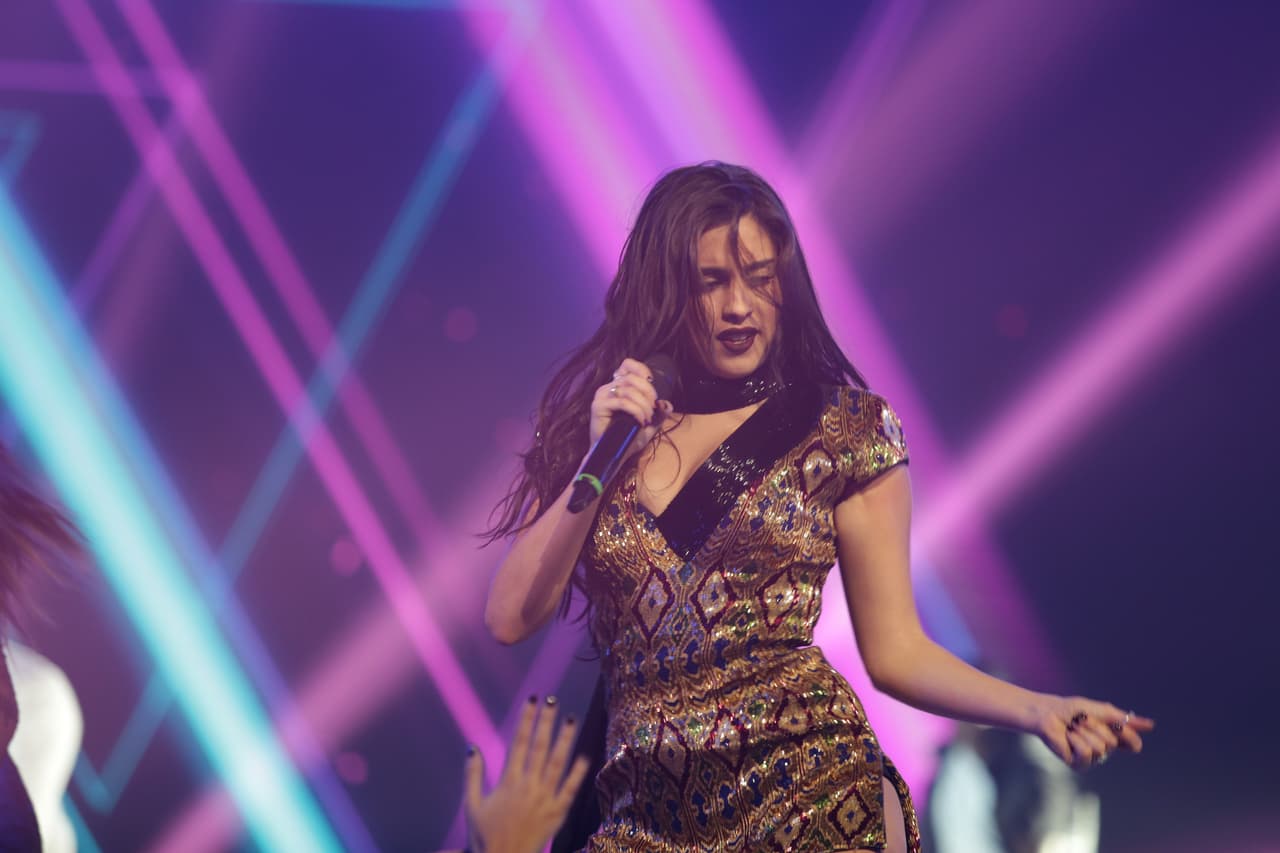 Una noche digna de finales. Pitbull, Fifth Harmony, Wisín, los jueces cantaron y ya tenemos banda. Además, las emociones estuvieron a flor de piel con sorpresas, eliminaciones y estrenos.