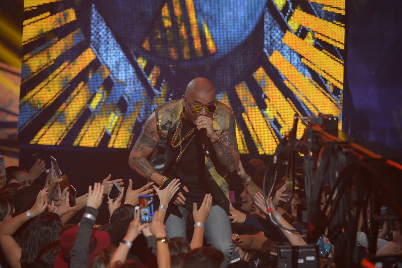 Una noche digna de finales. Pitbull, Fifth Harmony, Wisín, los jueces cantaron y ya tenemos banda. Además, las emociones estuvieron a flor de piel con sorpresas, eliminaciones y estrenos.