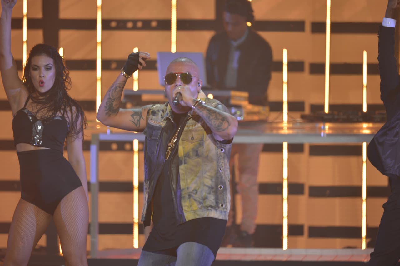 Una noche digna de finales. Pitbull, Fifth Harmony, Wisín, los jueces cantaron y ya tenemos banda. Además, las emociones estuvieron a flor de piel con sorpresas, eliminaciones y estrenos.