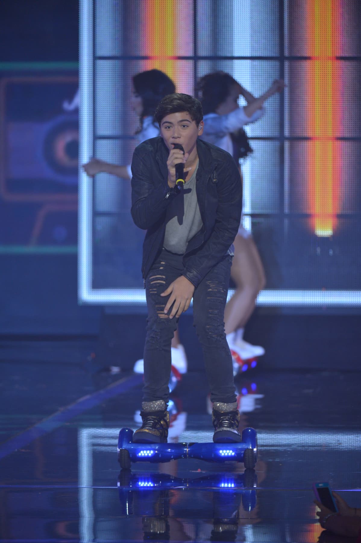 Una noche digna de finales. Pitbull, Fifth Harmony, Wisín, los jueces cantaron y ya tenemos banda. Además, las emociones estuvieron a flor de piel con sorpresas, eliminaciones y estrenos.