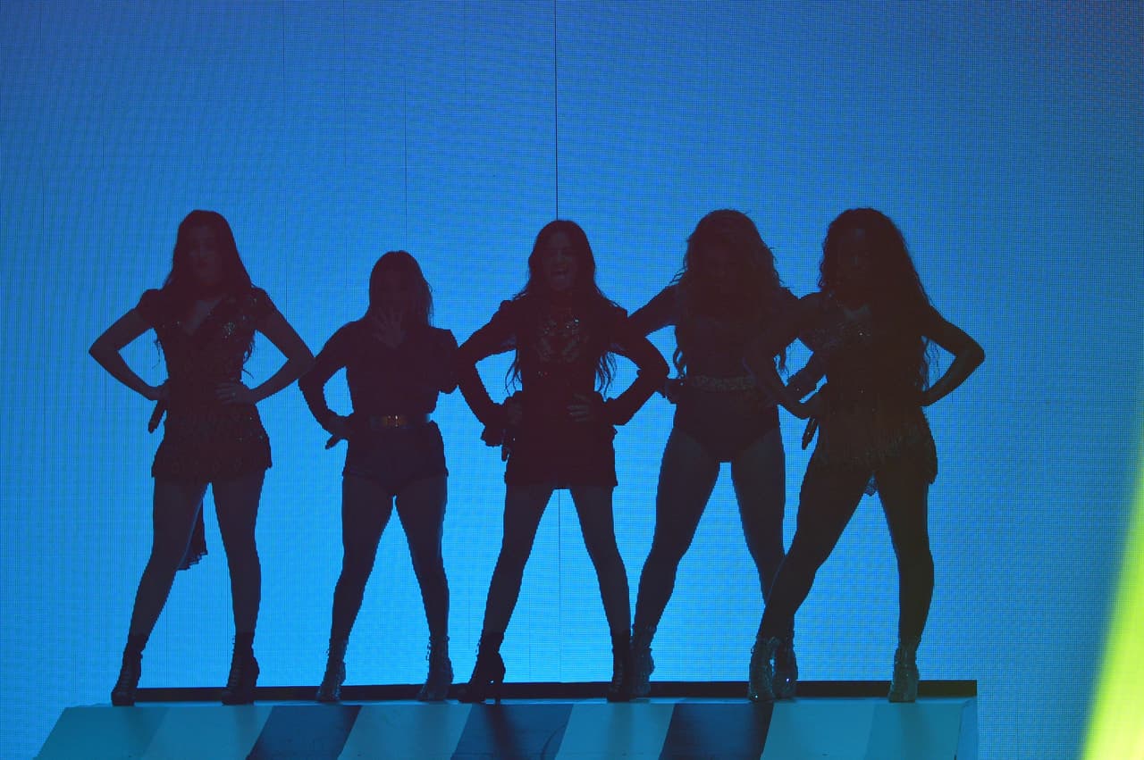 Una noche digna de finales. Pitbull, Fifth Harmony, Wisín, los jueces cantaron y ya tenemos banda. Además, las emociones estuvieron a flor de piel con sorpresas, eliminaciones y estrenos.