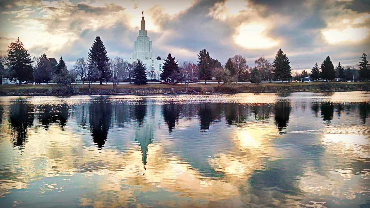 <b>Idaho Falls, Idaho</b>
<br>
<br>Días promedio de las viviendas en el mercado: 15.
<br>
<br>Precio promedio de cotización: 25,000 dólares.
<br>
<br>Ofertas activas en julio de 2021: 184.
<br>
<br>Tamaño promedio de las viviendas en venta: 2,770 pies cuadrados.
<br>
