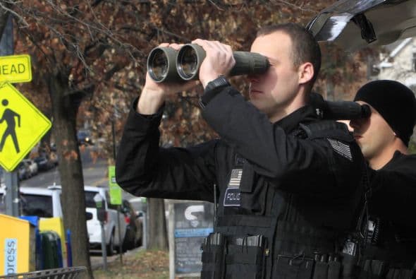 A lo lejos, agentes del servicio secreto se aseguraban de que todo estuviera en orden.