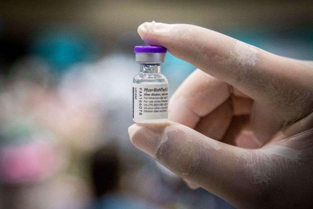 Asesores de la FDA recomiendan la tercera dosis de Pfizer solo para los mayores de 65 años y personas de riesgo