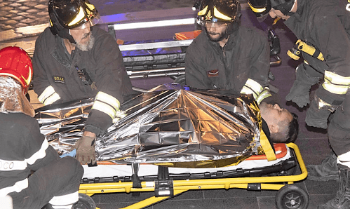Los servicios médicos acudieron a la brevedad a las inmediaciones de la estación del metro de Roma donde se suscitó el accidente.