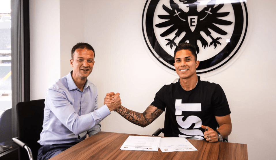 Carlos Salcedo jugará la próxima temporada en la Bundesliga