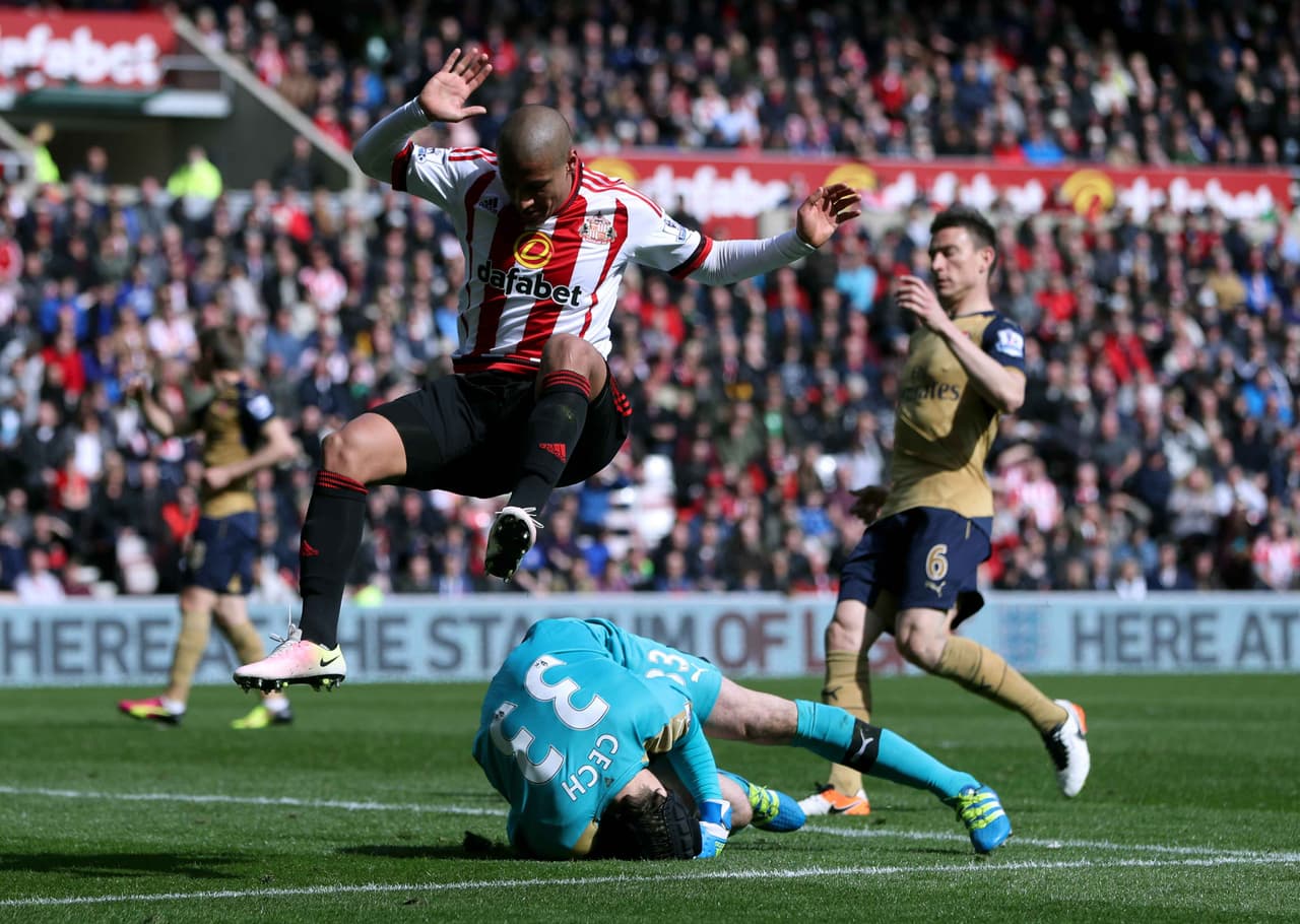 Cech evita la derrota del Arsenal en Sunderland en el retorno de Wilshere