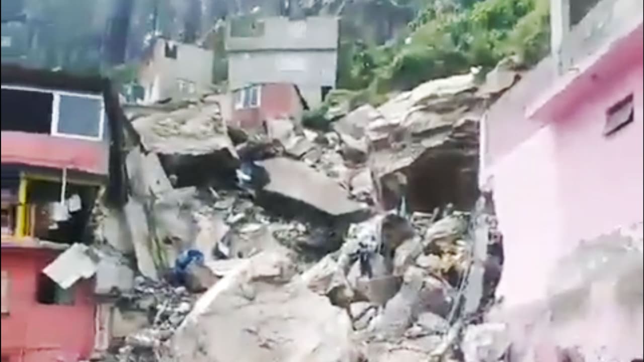 Una parte del Cerro del Chiquihuite, en los límites de la Ciudad de México y el municipio de Tlalnepantla en el Estado de México, se derrumbó sobre varias viviendas. Más noticias 
<a href="https://www.univision.com/noticias/sucesos/derrumbe-cerro-chiquihuite-estado-de-mexico" target="_blank">aquí</a>.