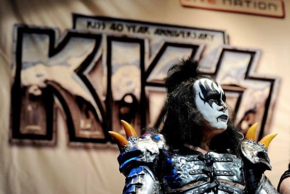 A dos meses de celebrar su entrada en el Hall de la Fama, la banda de rock de todos los tiempos se prepara para la mega gira en Estados Unidos. La extravagante banda anunció en Houses of Blue en Los Ángeles su próxima agenda de conciertos "2014 Heroes Tour' en el país, junto a Def Leppard otra de las súper bandas del género Hard Rock y Heavy Metal.