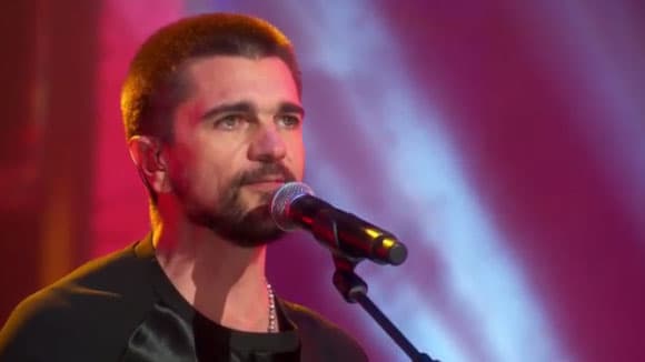 Juanes canta "Hotel California" en tributo a The Eagles