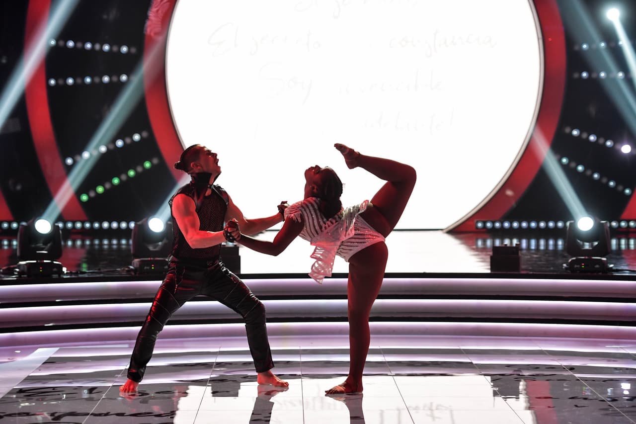 La juez cerró con broche de oro la serie de comentarios que Casper y Yuri le dieron a Amara: "Yo creo que no hay nada que tú Amara no puedas lograr. No hay baile que tú no puedas hacer, no hay reto que tú no venzas. Eres increíble. La forma en que tú interpretas es por todo lo que has vivido, todo eso que te hace hoy lo que eres, te hace esa guerrera. Tú brillas con tu luz propia porque eres una estrella. A ti nada te deteiene, nada", finalizó.