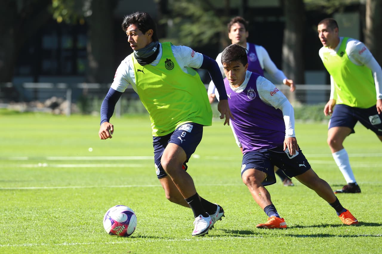 Las Chivas del Guadalajara se preparan con fuertes entrenamientos en Verde Valle para su primera fecha del torneo Guard1anes 2021, que será este viernes a las 19:30 ante el equipo de Puebla en el Estadio Cuauhtémoc.