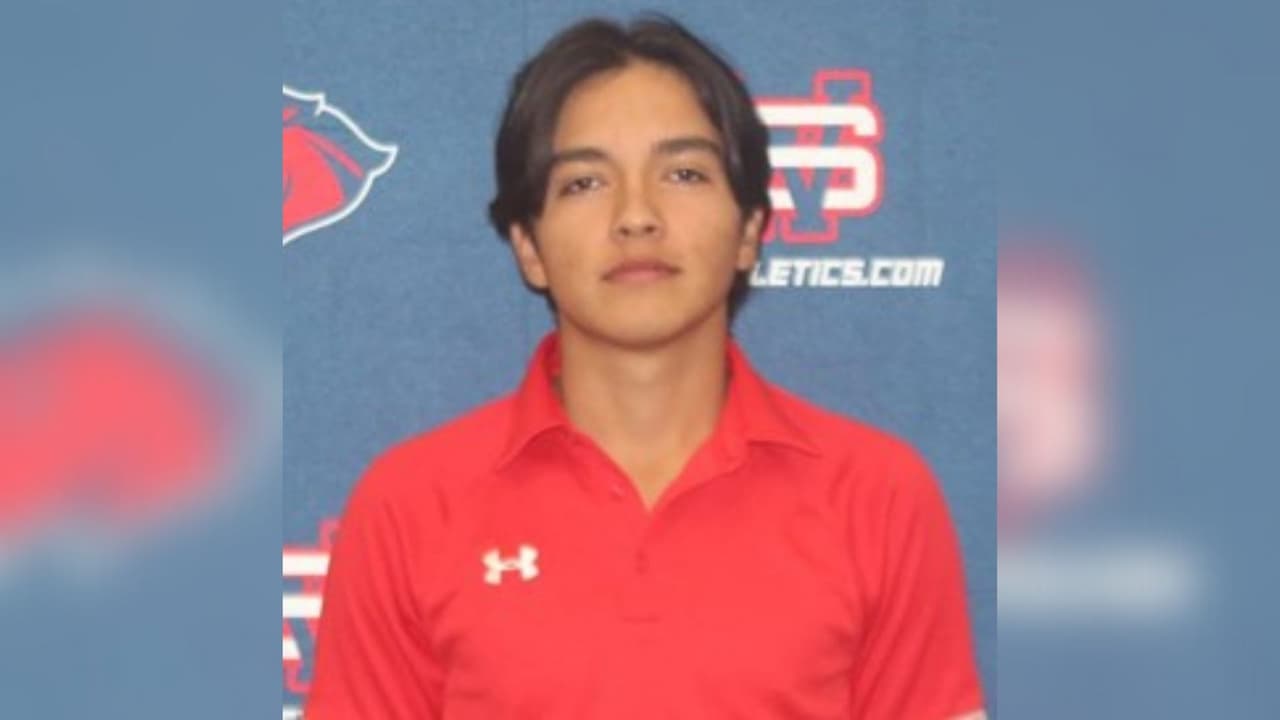 Entre las víctimas está el 
<b>estudiante mexicano <a href="https://www.univision.com/local/dallas-kuvn/un-joven-mexicano-esta-entre-las-9-victimas-de-un-choque-mortal-del-equipo-de-golf-de-la-universidad-southwest-video" target="_blank">Mauricio Sánchez</a></b>, miembro del equipo de golf y de 19 años de edad.