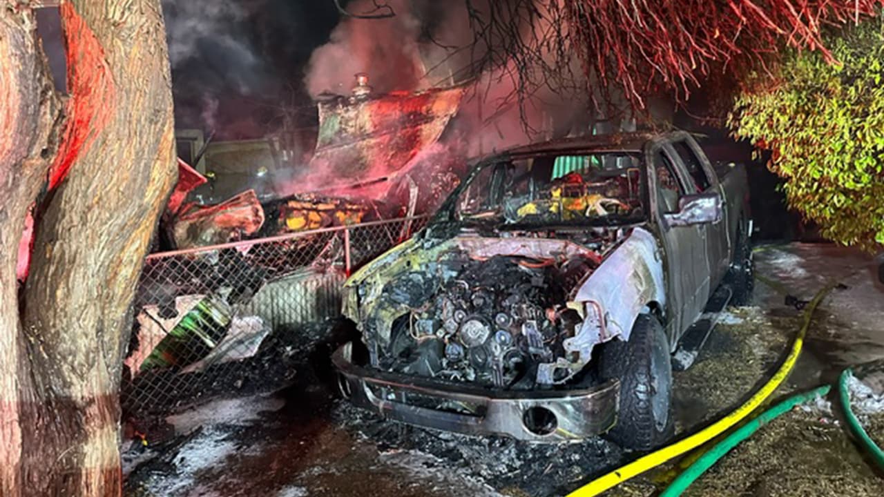 El incendio comenzó alrededor de las 4 a.m. en un parque de casas móviles ubicado en el área de 65th Ave y Van Buren, hasta donde se trasladaron bomberos de Phoenix y Tolleson.