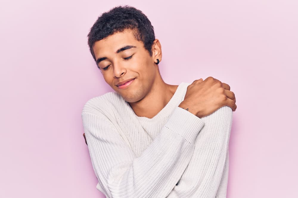 <b>ACUARIO</b>
<br>Para ti, haz ejercicios de estiramientos, practica meditación, yoga. Al expandir tus músculos expandes tu cuerpo y mente. Eso te ayudará a enfocarte en el momento y no en nimiedades.