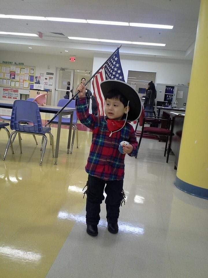 <a href="https://www.facebook.com/susana.oxlaj?comment_id=Y29tbWVudDozNzM5NTkxODM2MDY5MTY1XzM3Mzk2ODcyNjkzOTI5NTU%3D">Susana Oxlaj:</a> Emmanuel Oxlaj.