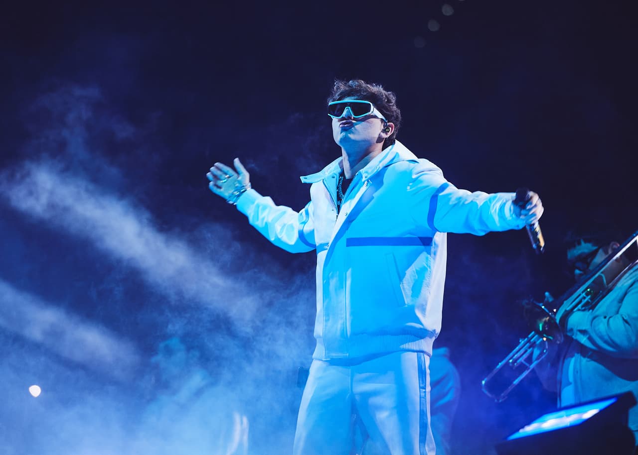 Gabito Ballesteros, la nueva estrella de los corridos tumbados, hizo que el público cantara 'Lou Lou'.