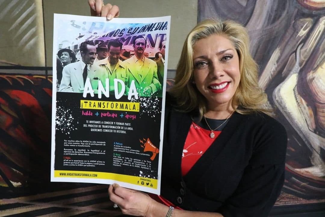 "
<b>Me han gritado cerda, no te me arrimes,</b> todo por defender los bienes de este sindicato y solicito la expulsión del secretario general (Jesús Ochoa)", exclamó la actriz durante la asamblea.