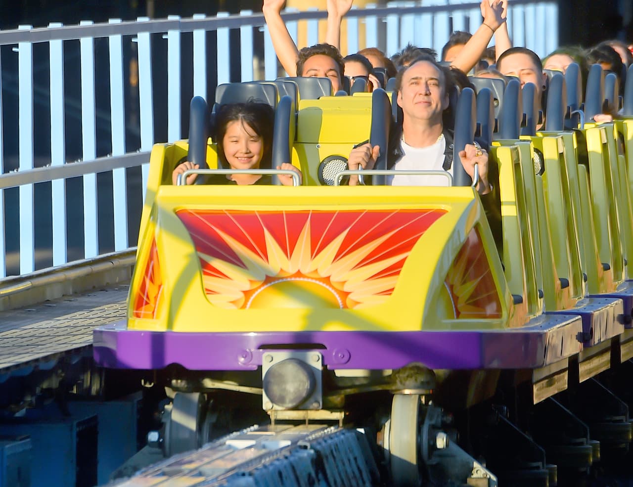 El carrito marcha a una velocidad de 62 millas por hora, lo que la convierte en la más rápida de Disneyland.