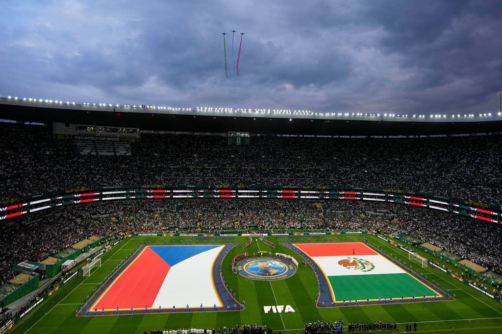 Vista general durante la ceremonia previa al partido de fútbol