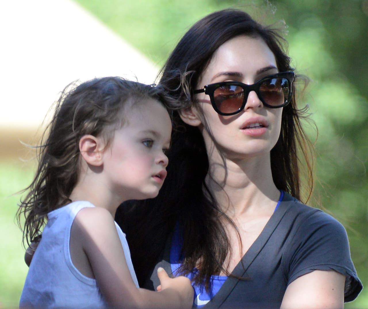 Son Megan Fox y su nene Noah, de dos años.
