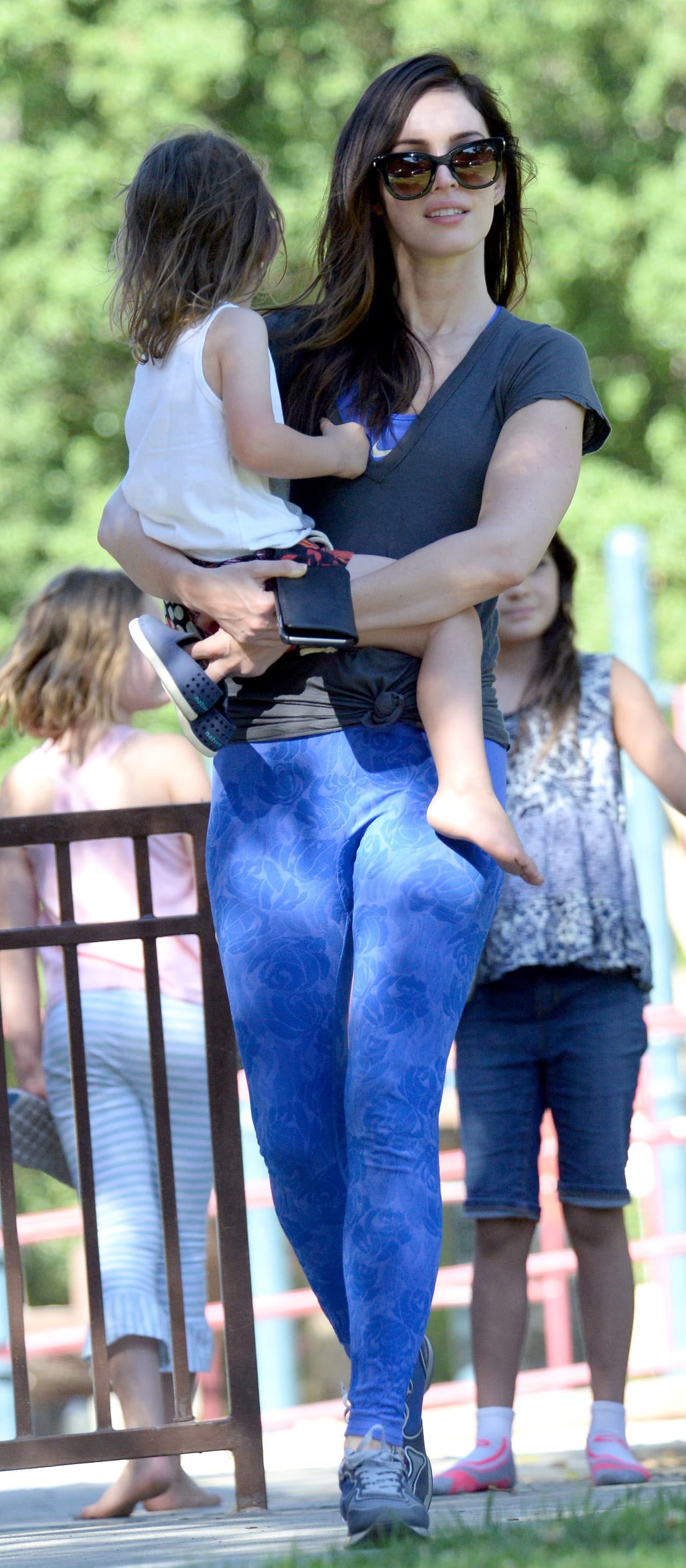 La actriz llevó a su pequeño de dos años a jugar a un parque en Beverly Hills.