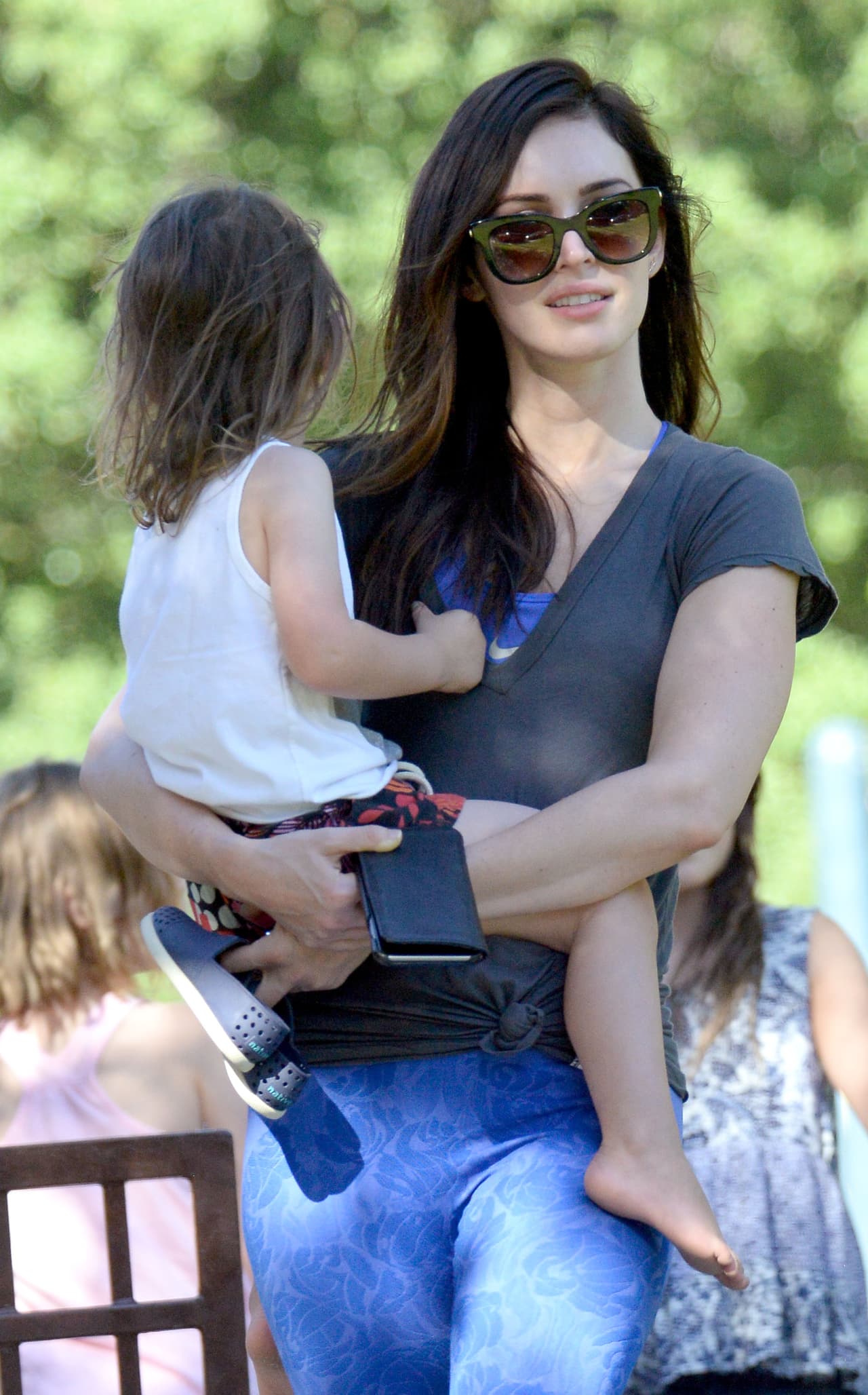 La actriz llevó a su pequeño de dos años a jugar a un parque en Beverly Hills.