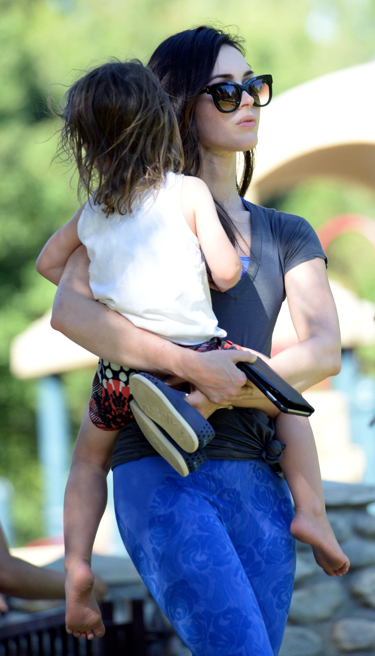 La actriz llevó a su pequeño de dos años a jugar a un parque en Beverly Hills.