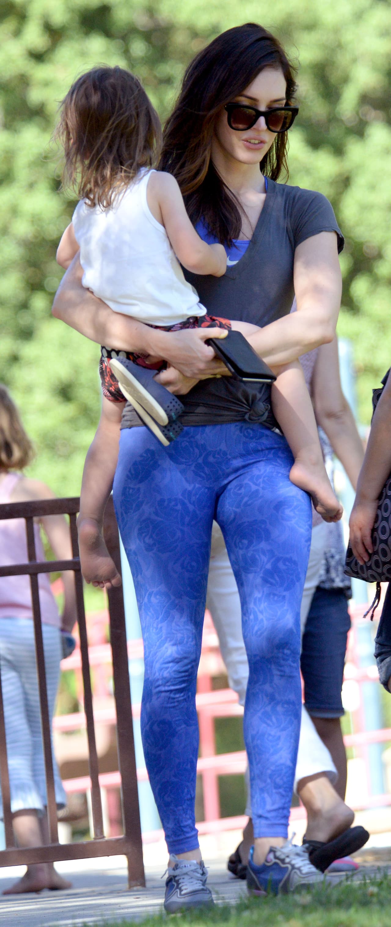 La actriz llevó a su pequeño de dos años a jugar a un parque en Beverly Hills.