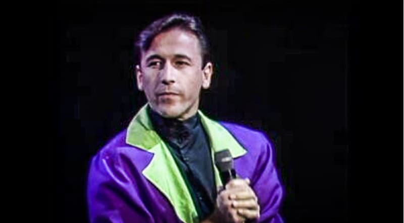 El venezolano Ricardo Montaner fue uno de los primeros intérpretes en cantar esa noche y su voz hizo retumbar las paredes con la canción'Tan Enamorados'.
