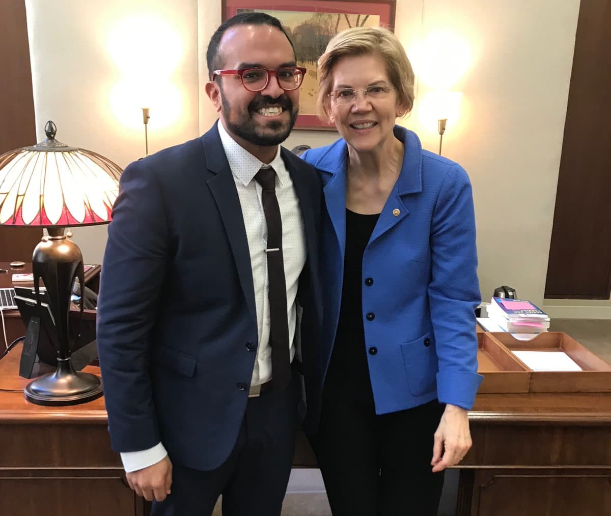 La senadora por Massachusetts y precandidata demócrata a la presidencia Elizabeth Warren invitó a Sajid Shahriar, un empleado federal que estuvo sin recibir su sueldo durante el cierre parcial del gobierno por 35 días.