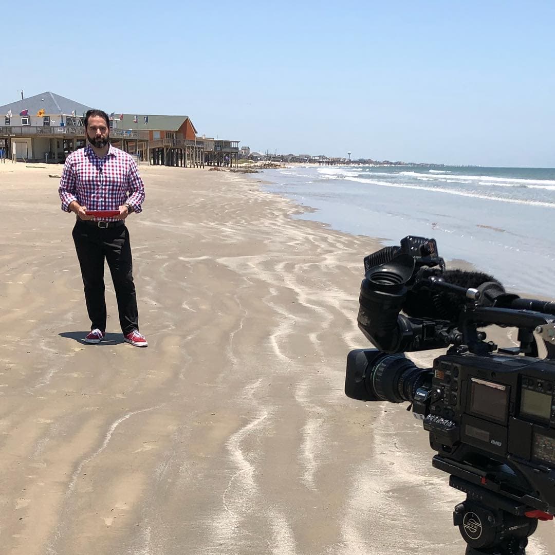 Albert es un apasionado del tiempo desde muy pequeño. En una entrevista que le realizó Ana Patricia confesó que cuando era niño se paraba frente a una pizarra y les comunicaba el clima, a manera de juego, a sus padres.
<br>