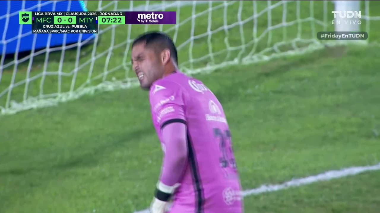 ¡Atajadón salvador! ¡Ricardo Rodríguez salva su arco en el área chica!