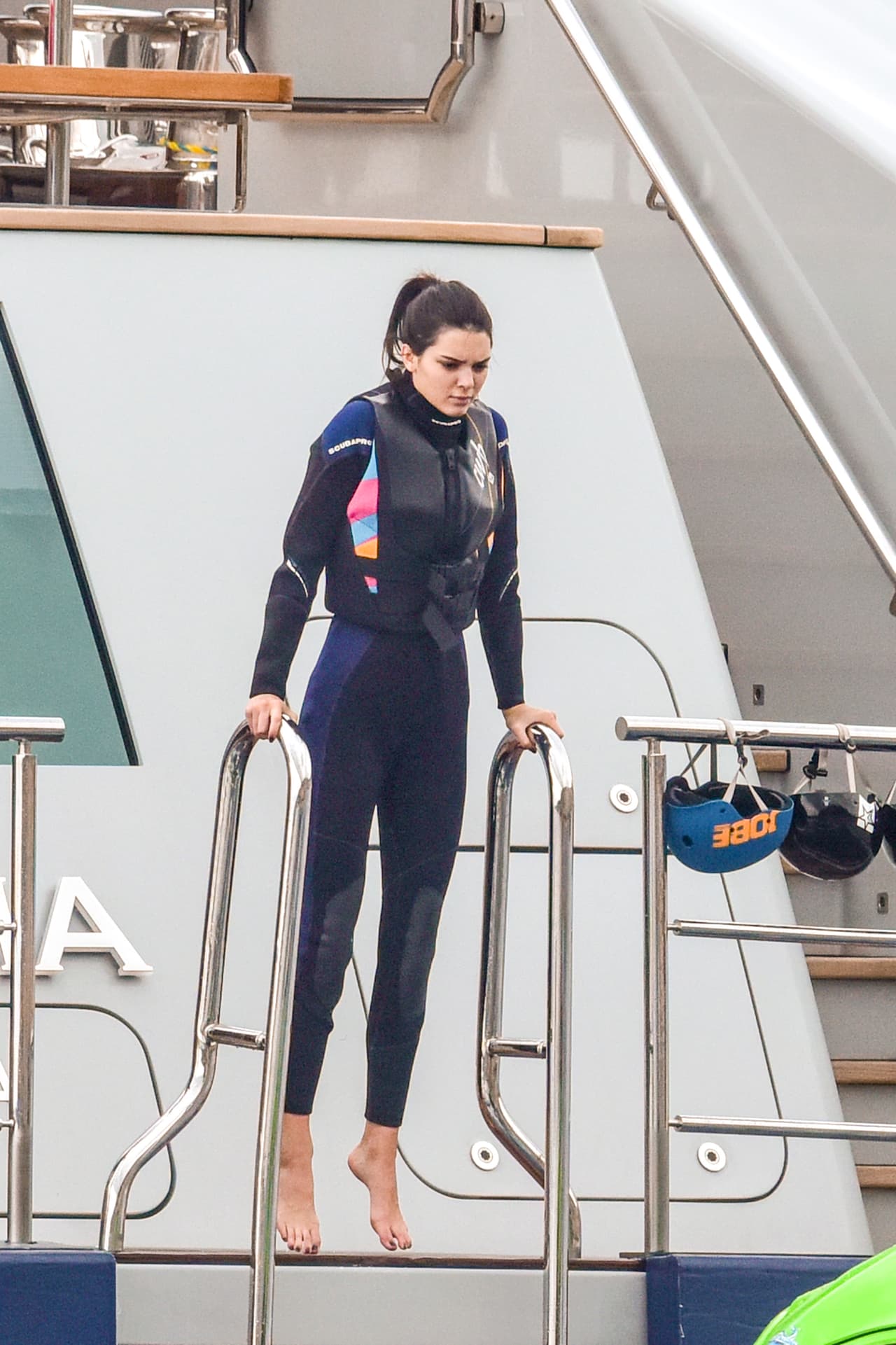 Hasta así de tapadita luce guapa.