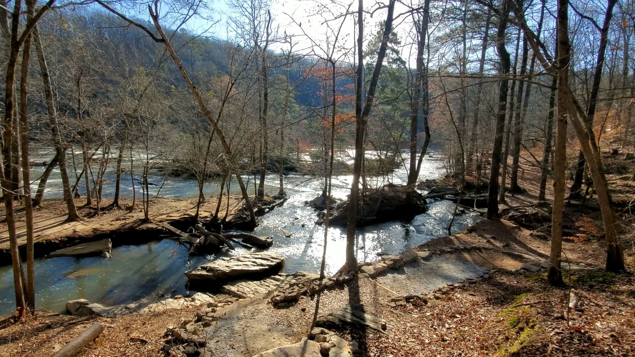 El parque cuenta con 2,549 acres llenos de muchas opciones de aventuras al aire libre.