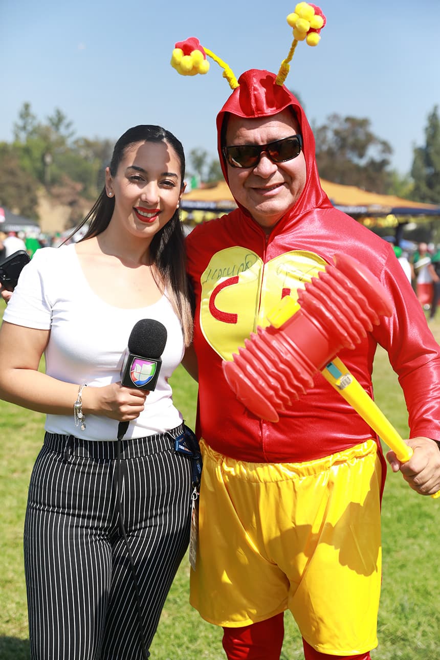 Ni
<b>'El Chapulín Colorado'</b> se quiso perder la visita de Mafer al Rose Bowl de Pasadena.