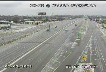 Autoridades piden que los conductores mantengan al menos tres veces la distancia de seguimiento normal sobre nieve o hielo.