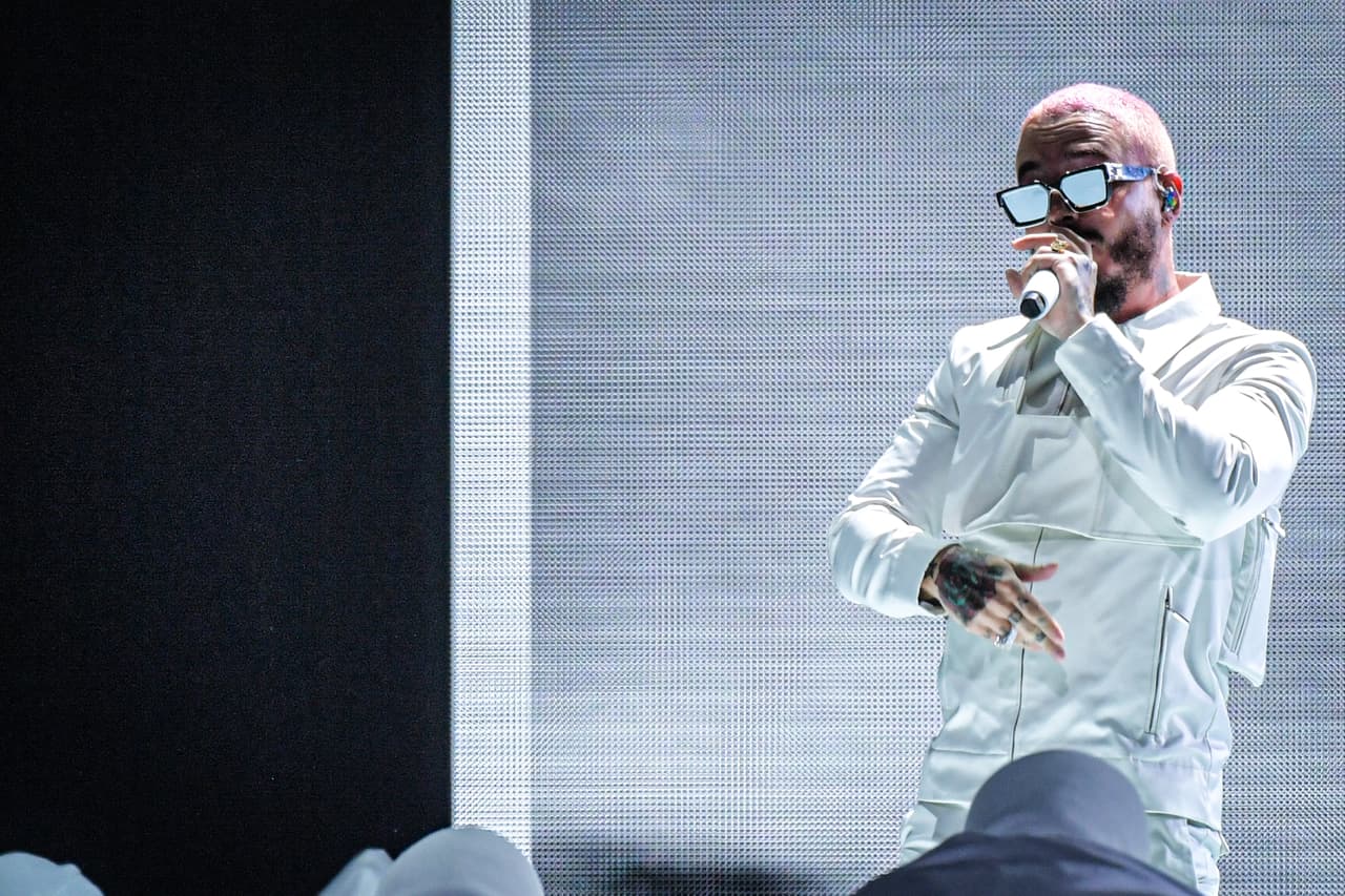 Quien recibió el premio Ícono mundial, J Balvin, también conquistó el escenario de Premio Lo Nuestro.