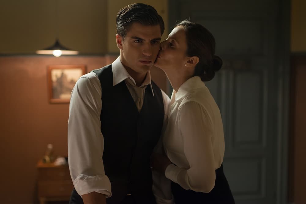 Y Doña Blanca continúa prestándole dinero.