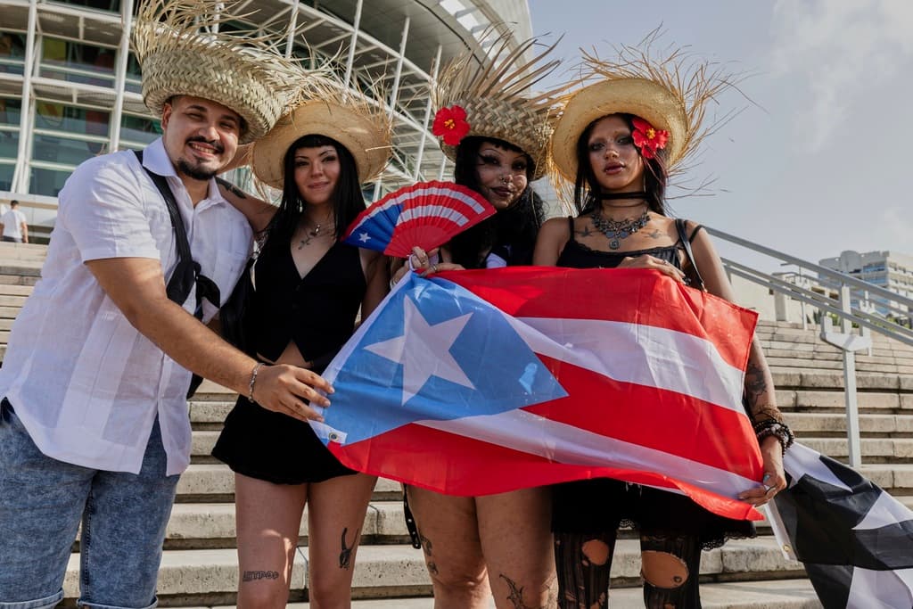 <b>Participación de figuras internacionales y efecto mediático global:</b>
<br> Con la aparición de invitados como LeBron James y el enfoque de medios internacionales, la residencia de Bad Bunny amplifica el mensaje de Puerto Rico al mundo, combinando espectáculo con denuncia social.
<br> 
<br>
