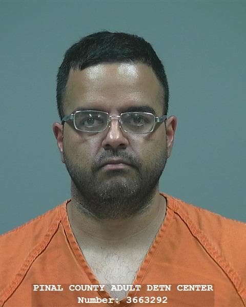 ¿
<a href="https://www.univision.com/local/arizona-ktvw/liberan-al-dreamer-arrestado-tras-cruzar-a-nogales-por-unos-minutos">Quién es Carlos Martínez Baldenegro</a>? El hombre de 38 años fue detenido tras cruzar a 
<b>Nogales por unos minutos el pasado 7 de agosto</b>. Baldenegro temió por su vida luego de contagiarse de covid-19 al interior del centro de detención de Eloy. 
<b>Sin embargo, liberaron al Dreamer en el mes de julio de 2020.</b> 
<br>