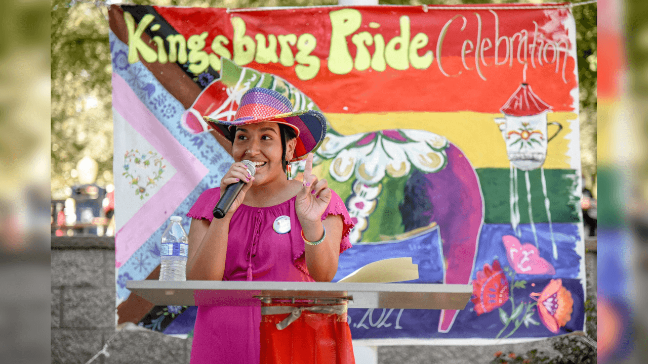 Sus posturas progresistas son conocidas y recientemente apoyó públicamente el Mes del Orgullo
<a href="https://www.univision.com/temas/lgbt">LGBT</a> e incluso pidió que la ciudad lo reconociera oficialmente, a lo que
<b>se opusieron los demás concejales</b>.
<br>