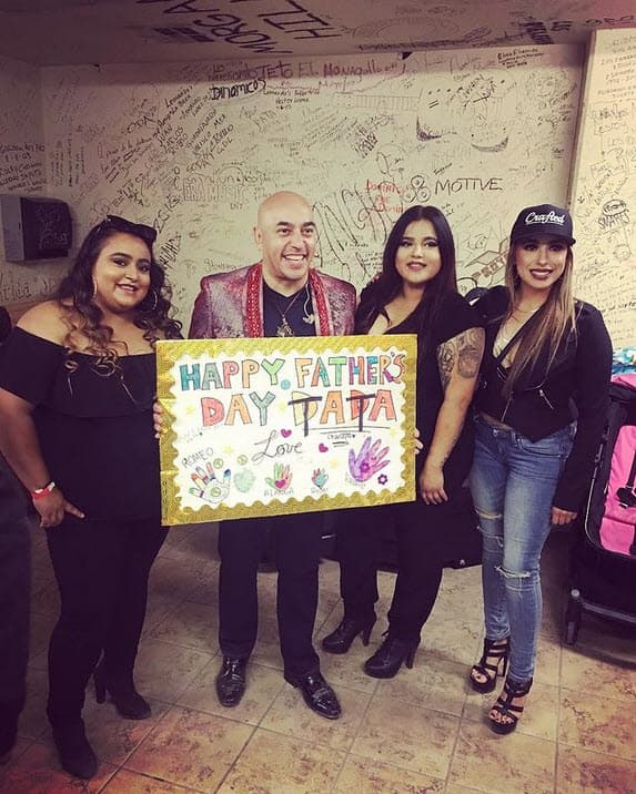 Lupillo Rivera tiene seis hijos: Ayana, Abigail, Angélica y Areana de su primer matrimonio con María Gorola, y los dos más pequeños los tuvo con su exmujer Mayeli Alonso: Lupita Karizma y L'Rey. 
<br>