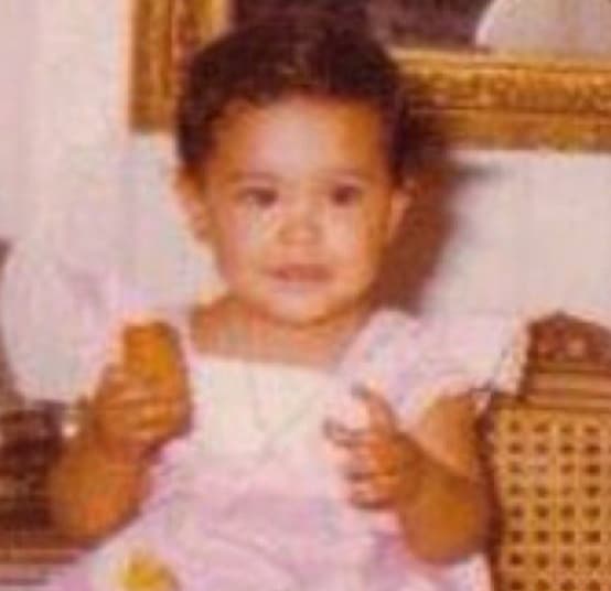 Adivina quién es esta hermosa nena.