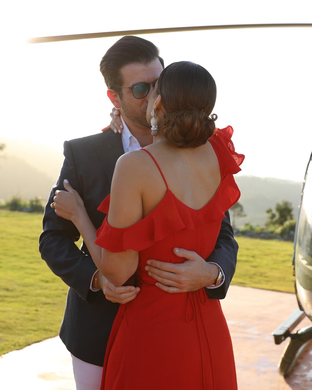 El asesor financiero, Ricardo Casanova, llegó en helicóptero a pedirle que llegará al altar junto a él, cuando Aleyda se encontraba en República Dominicana.