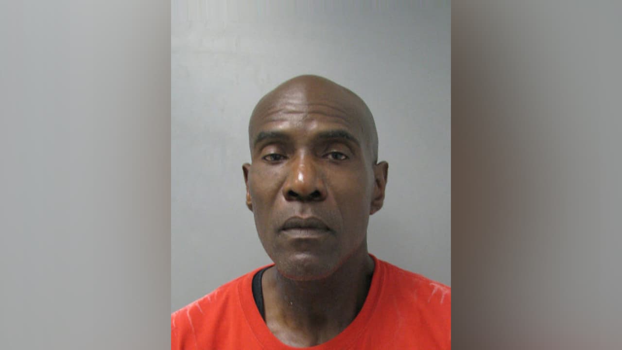 James Thomas Colquitt es señalado de abuso sexual contra un niño, menor de 14 años.